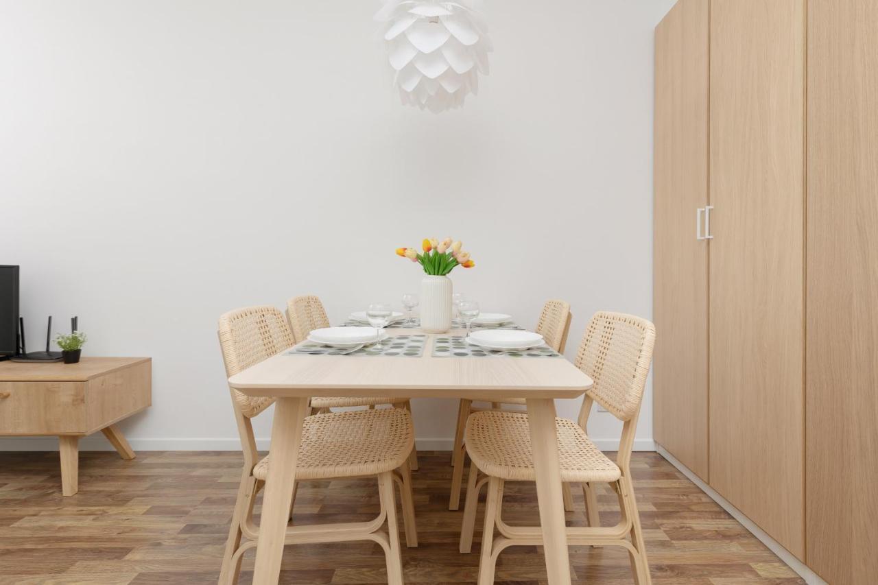 Stacja Wola Apartments With Parking By Noclegi Renters วอร์ซอ ภายนอก รูปภาพ