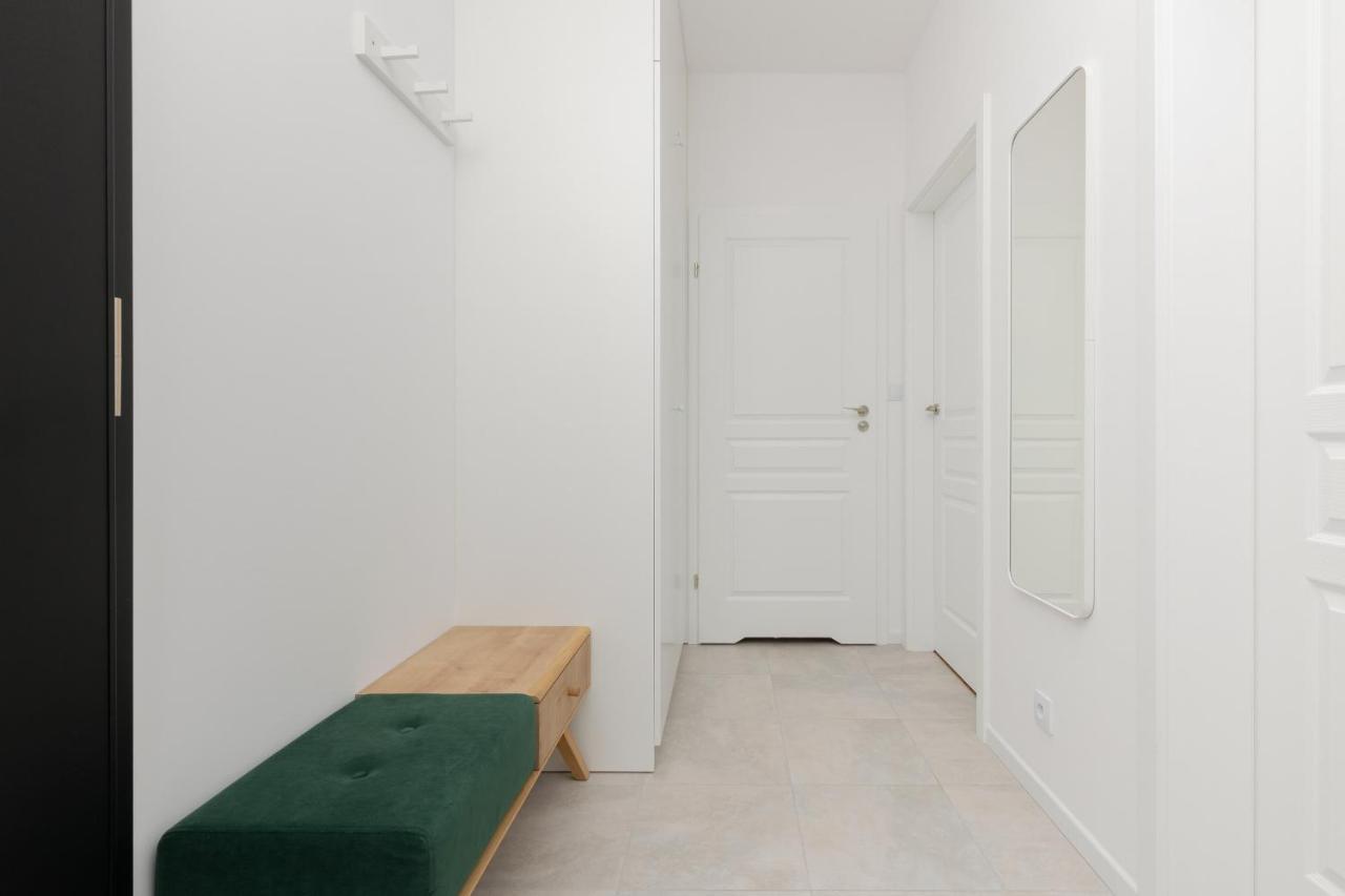 Stacja Wola Apartments With Parking By Noclegi Renters วอร์ซอ ภายนอก รูปภาพ