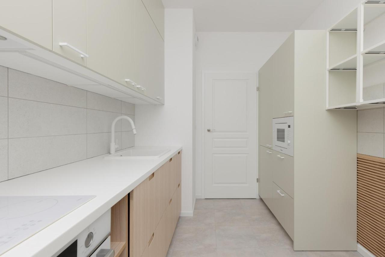 Stacja Wola Apartments With Parking By Noclegi Renters วอร์ซอ ภายนอก รูปภาพ