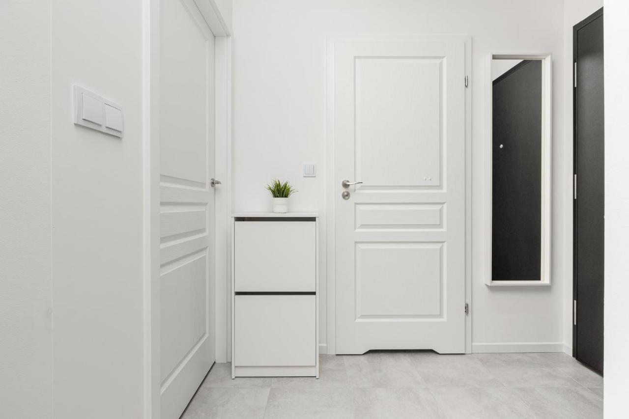 Stacja Wola Apartments With Parking By Noclegi Renters วอร์ซอ ภายนอก รูปภาพ